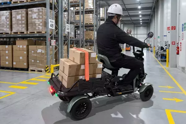 「免許もガソリンも要らない"小さな軽トラ"『BLAZE e-CARGO』販売開始」の画像