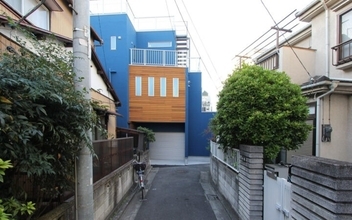 敷地21坪の狭小地に「ターンテーブル付きガレージ」と「ホームエレベーター」を両立！趣味と将来を見据えた長期優良住宅が完成、360°VRルームツアー動画も公開