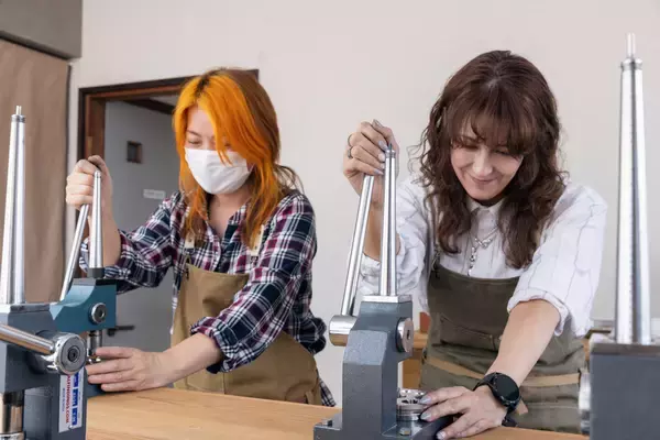 株式会社ねんりんが世界に一つの指輪を自作する体験型コインリング専門店「Little Wing」をオープン