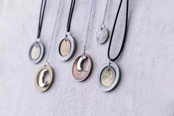 「株式会社ねんりんが世界に一つの指輪を自作する体験型コインリング専門店「Little Wing」をオープン」の画像