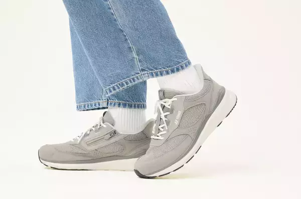クッション・通気・軽さ、すべてを備えた高機能カジュアルモデル　オフコートシューズ「YY-ATRIUM」　2026年9月中旬より発売