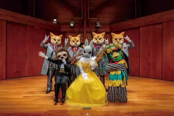 「すいせん畑で奏でるアットホームな動物たちの春のコンサート　サキソフォックス・ズーラシアンブラスが「マニア」なコンサート開催」の画像