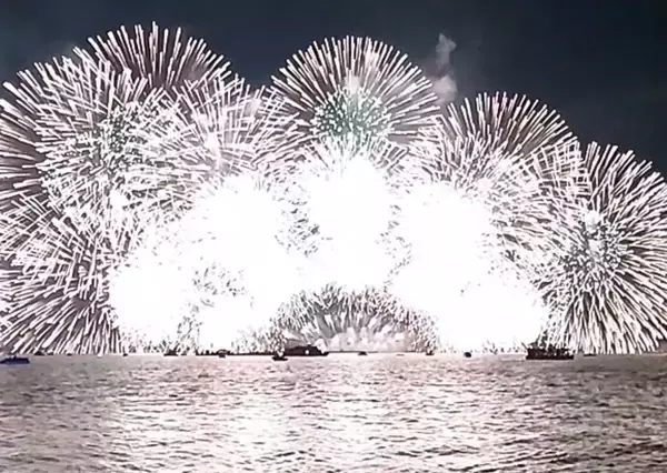 「8月6日（木）湖面を染める約1万発の大花火を船上の特等席で鑑賞！『ミシガン花火鑑賞船』の抽選受付を開始します」の画像