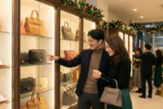 一緒に選ぶ時間がギフトに—— 中古ブランド品を贈る“体験型クリスマス”が今年の新定番に