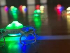 体育館が“探求の実験場”になる。DXハイスクール・SSHにも対応した屋内ドローンショー型・探求学習プログラムを提供開始