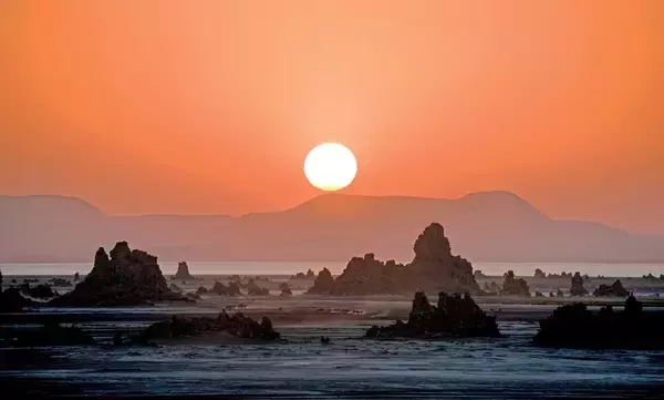 「50年にわたり撮り続けた「塩の現場」の作品約80点を紹介　片平孝写真展「塩の旅　～地球の塩の現場に立つ～」たばこと塩の博物館(東京・墨田区)で1月31日(土)から開催」の画像