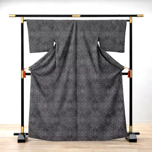 「世界でもほとんど目にすることのできない「12マルキ」の現在地を、銀座で公開！本場奄美大島紬NEXTプロジェクト「age!!」2026年新作「モザイク」発表展示会開催」の画像