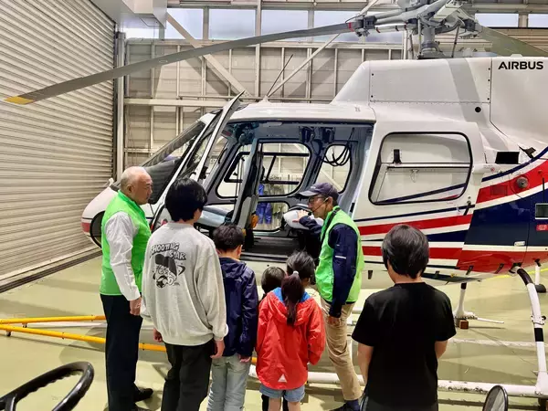 「児童養護施設・ファミリーホーム向けヘリコプター体験フライト 通算100回達成　延べ約600名の子供たちが“空からの学び”を体験」の画像