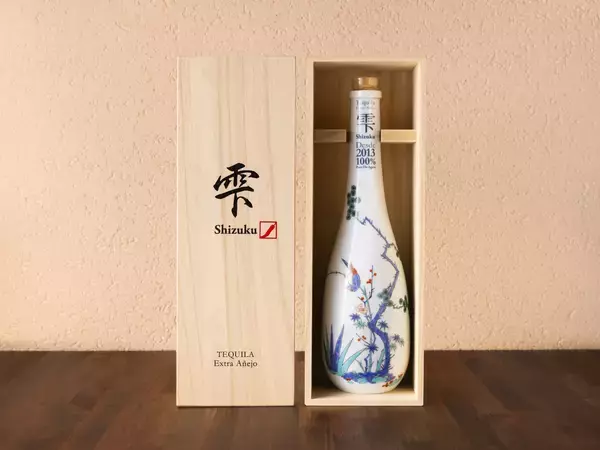 「【限定200本】日本人初プロデュースのプレミアムテキーラ「雫」、有田焼ボトル × 桐箱が彩る日本最高峰の特別仕様・4年熟成が完成(1本22万円)」の画像