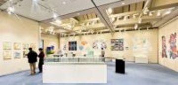 「第34回 近畿大学文芸学部芸術学科造形芸術専攻展」を開催　4年生全員による約180点の作品・研究成果を展示