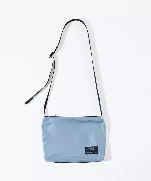 「空を飛んだパラグライダーが都市を歩くバッグへ。韓国・ソウル発「OverLab(オーバーラボ)」都市に溶け込むグレーカラーの新作コレクションなど日本初展開。」の画像