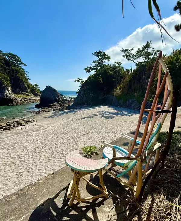 「国内初！東京の離島・式根島が“女性一人旅の聖地”に変貌「ハッピーリボーンプロジェクト in 式根島」10月1日スタート」の画像