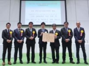 「汎用型GNSS自動操舵システム」の開発と普及で農林水産大臣賞を受賞！