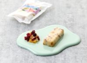 漬物専門店「銀座若菜」がつくるフルーツの甘みと食感が楽しい「チーズの酒粕漬〈ドライフルーツ〉」12月限定新商品を発売！