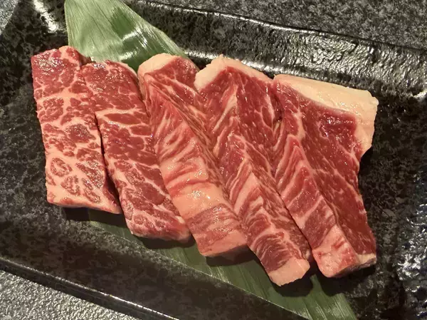 「一度も冷凍していない肉の提供にこだわる　北海道帯広市の焼肉の虎が2月6日(金)から「氷室熟成ステーキフェア」を開催」の画像