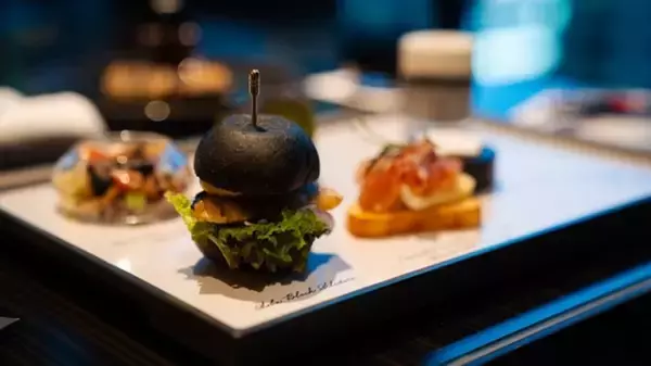 「モンブランが、オークウッドとコラボレーション　書くことと味わうことを軸にしたハイティーの開催を発表」の画像