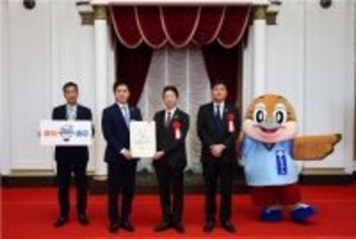 阪急電鉄・阪神電気鉄道の全線「カーボンニュートラル運行」と省エネ・創エネへの取組がおおさか気候変動対策賞「大阪府知事賞」を受賞しました