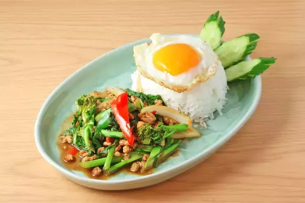 「春を告げる味　菜の花×本格タイ料理 人気の3メニュー今年も発売」の画像