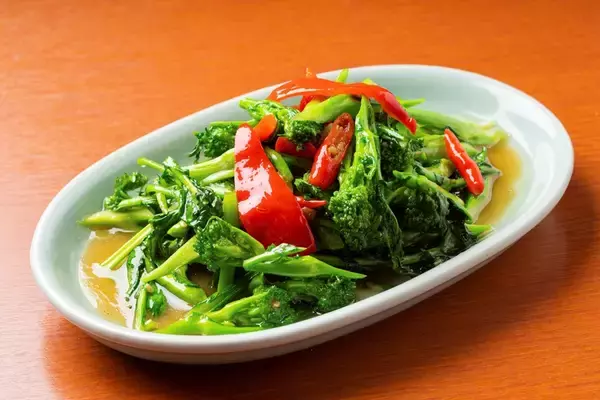 「春を告げる味　菜の花×本格タイ料理 人気の3メニュー今年も発売」の画像