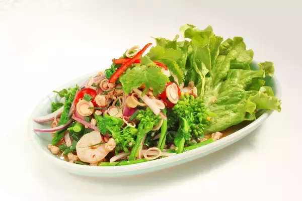 「春を告げる味　菜の花×本格タイ料理 人気の3メニュー今年も発売」の画像