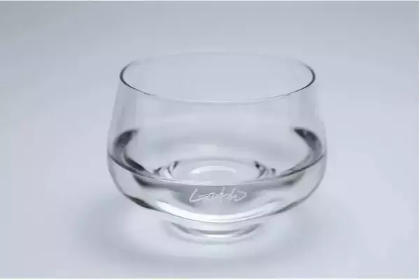 科学的に「刺激臭が減り」「フルーティーな香りが立つ」日本酒専用酒器SHUWANからグラスバージョンが登場！