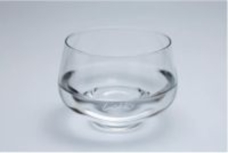 科学的に「刺激臭が減り」「フルーティーな香りが立つ」日本酒専用酒器SHUWANからグラスバージョンが登場！