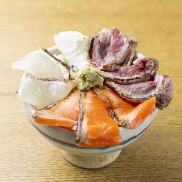 「【リリース第2弾】5月24日(日)に《熱海おさかな食堂炙り家 別邸》がグランドオープン　希少性が高い幻の地鶏「天草大王」を炭焼き、串焼き、肉刺し、鍋でご提供！」の画像