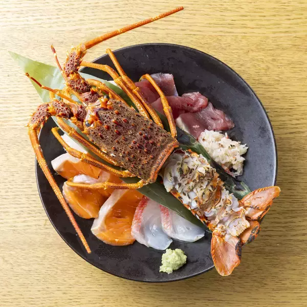 「【リリース第2弾】5月24日(日)に《熱海おさかな食堂炙り家 別邸》がグランドオープン　希少性が高い幻の地鶏「天草大王」を炭焼き、串焼き、肉刺し、鍋でご提供！」の画像