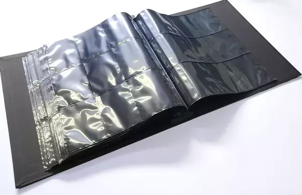 「トレカをキズつけない“ページ差し替え機能”を備えた新機構の「リングレスカードバインダー」　Makuakeで1月21日まで販売」の画像