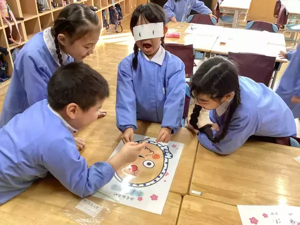 3年生がリーダーシップを発揮！大阪信愛学院小学校が幼稚園児と「伝承遊び」で交流