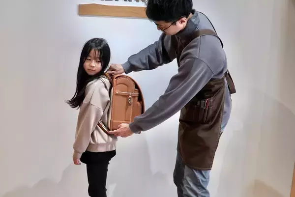 「2027年度入学向けランドセル全78種を一斉展示」の画像