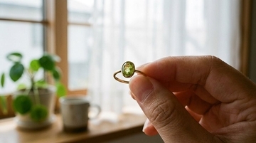 固い宝石の中に液体と動く気泡　GIAが「珍しい」と報告したペリドットの内包物を、おもいおが紹介