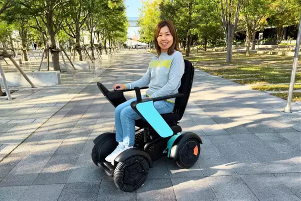 「ELEMOs初の歩行領域モビリティ「たのシーモ」ー怖くない・難しくない・そして楽しいー航続距離30kmの電動走行チェアが12/24(水)販売開始」の画像