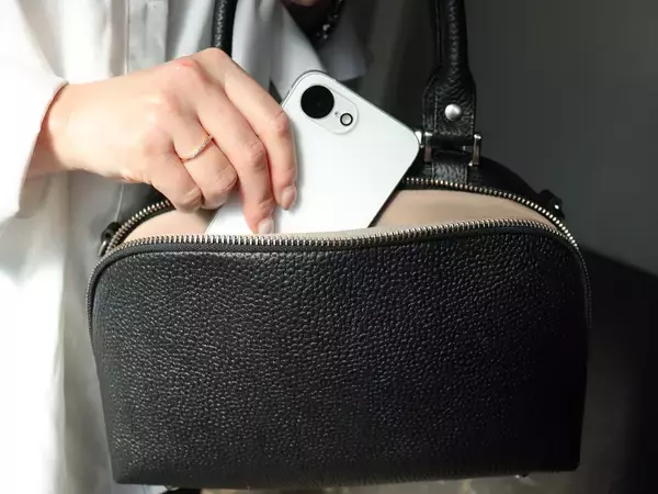 「全11ポケット×立て収納でバッグの中身が整う本革2WAYハンドバッグ「Loloco-ロロコ-」をMakuakeで先行販売」の画像