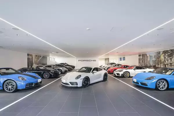 SKY GROUP　ポルシェセンター横浜青葉　認定中古車展示場・ワークショップ1/31リニューアルオープン