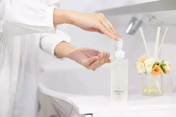 「「馬油で落とす」という発想　薬師堂が「ソンバーユ クレンジングオイル」から新しく「レモンの香り」を4/8に発売」の画像