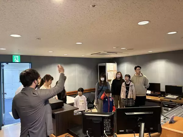 「従業員の子どもたちの声がラジオに、交通安全の願いを込めた新CMを制作」の画像