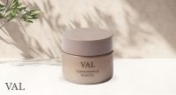 日常を格上げする新ラグジュアリーヘアブランド「VAL」デビュー。第一弾は「ブラックティー」香る極上ヘッドスクラブ