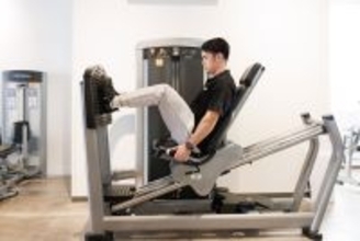 【HEALTHIER MAGAZINE（ヘルシアマガジン）】24時間年中無休フィットネスジム「エニタイムフィットネス」のウェブマガジン更新中！＜お尻から太ももまで効率的に鍛えよう　シーテッドレッグプレスの使い方＞