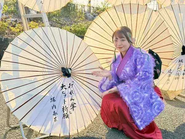 北山たけしプロデュース・堀内春菜、曽我の傘焼きまつりで新曲「みれん傘」ヒット祈願！