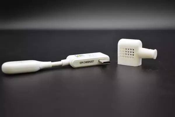 「USB-C対応の小型ワイヤレスディスプレイ送受信機「Compact Mate 2 C1＋R1 JP【MCCMT250】」専用のシリコンプロテクター「ホワイトハット」を開発　2026年2月より同梱開始のお知らせ」の画像