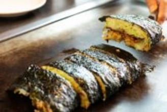 見た目も、焼海苔のアクセントが効いた味も、新感覚のお好み焼「一休焼」