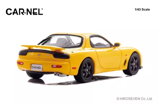 「ロータリーエンジン30周年記念の黄色いRX-7と黒いRZが1/43スケールダイキャストミニカーで登場　限定各300個」の画像