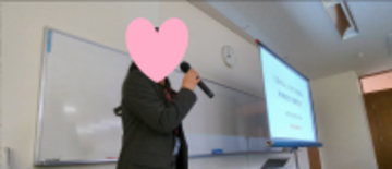 記憶の定着をサポートする付箋「エビングハウスフセン」の開発者・樫原優衣が洛南高等学校の高校1年生約130人を対象に講演会を実施