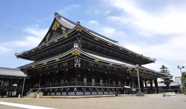 「衰退するお茶文化に挑む「デコトラ茶室」　製茶業は15年で半減、過去最多の廃業の中で5月9日京都に出現」の画像