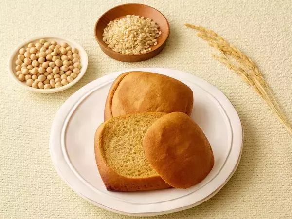 「黄えんどう豆×国産玄米で“ふわもち食感”を実現！ グルテンフリー＆糖質オフの「ZENBブレッド ふわもちロール」新登場」の画像