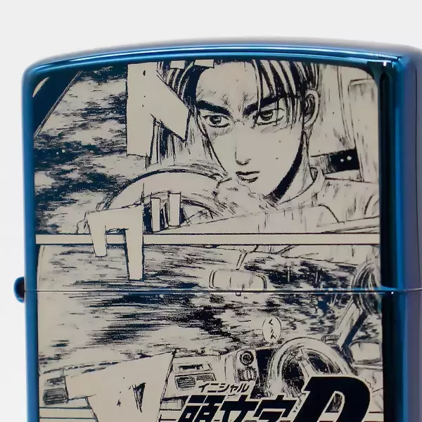 「30周年記念モデル『頭文字D』の世界観を楽しむ「特別仕様ZIPPO」ブルーチタン版、楽天市場にて一般販売開始。（150個限定生産）」の画像