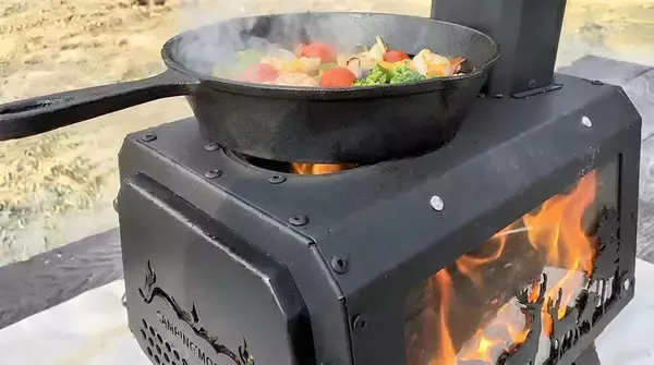 【Makuake公開】“何もしない贅沢”を、炎で味わう。調理もくつろぎも一台で叶う「Sherwood 薪ストーブ」登場