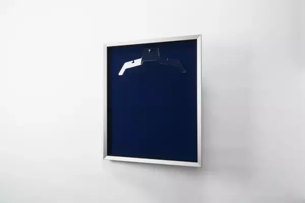 「アルミ額縁メーカー・アルナ、バレーボール日本代表合宿地・薩摩川内市へユニフォーム額を寄贈― 鹿児島銀行受託「地方創生・SDGs応援私募債」を活用 ―」の画像