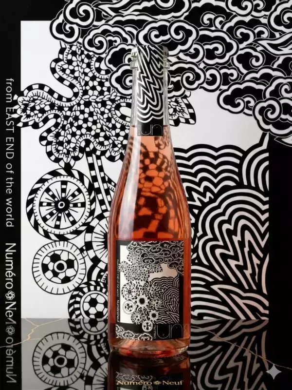 日本ワインを飲むアートピースへ。五ツ星ホテル採用の「Numéro Neuf」が、着物デザイナー斉藤上太郎氏と贈る新作『Numéro Usubeni NV』をMakuakeにて先行発表